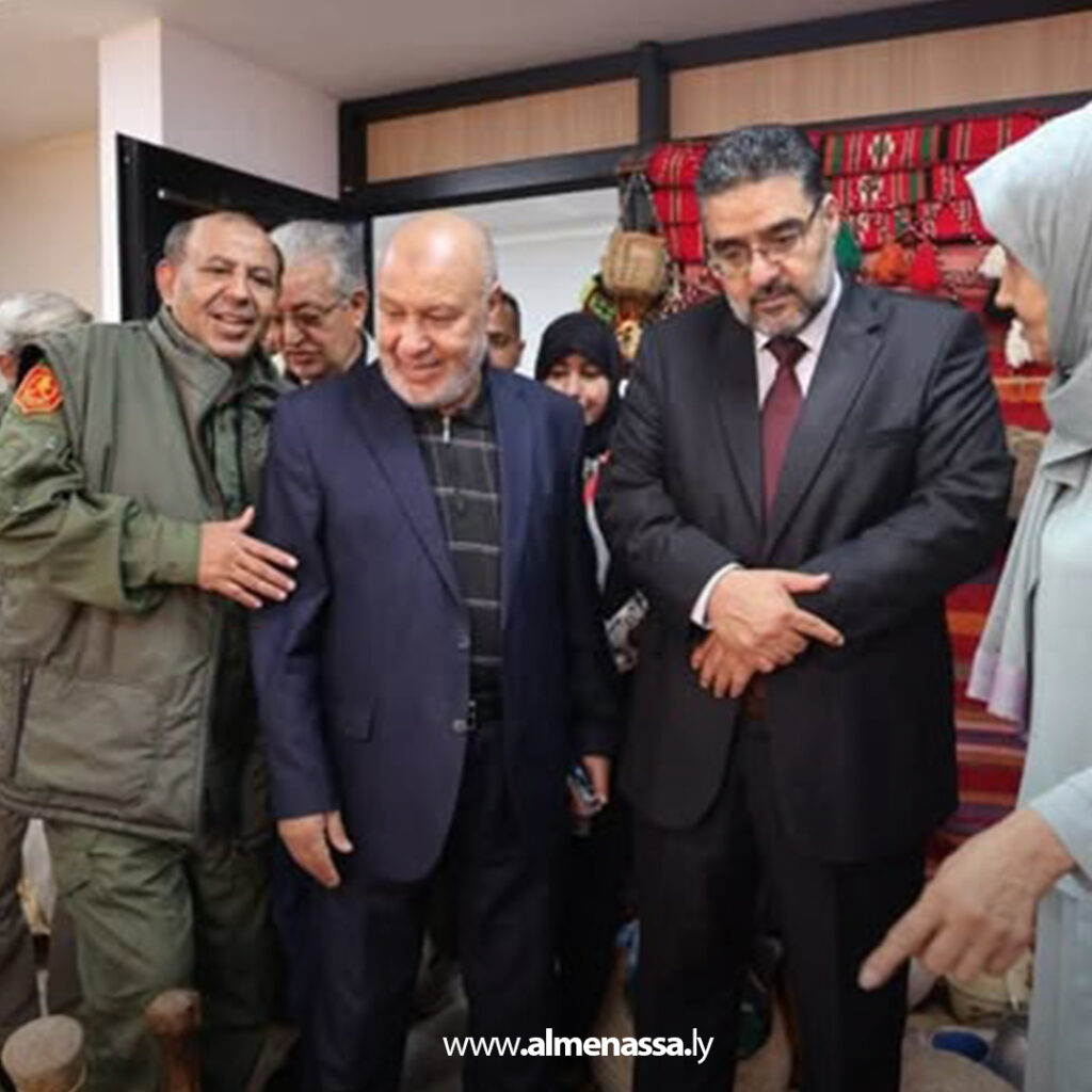 Extra 84 وزير التعليم يزور معرض بنغازي الدولي للكتاب ويؤكد دعمه للثقافة والمعرفة