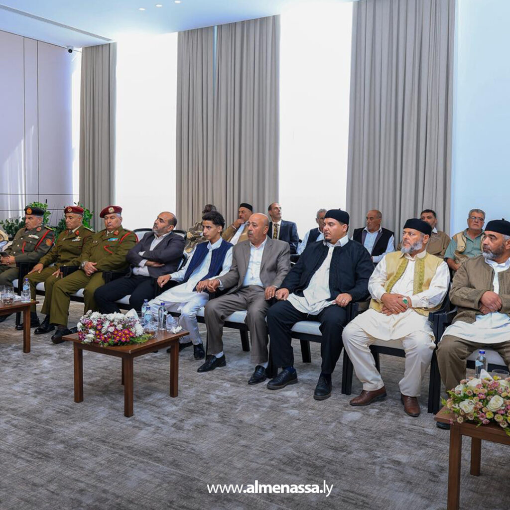 Extra 92 القائد العام يستقبل مشايخ بني وليد ويؤكد بأن ليبيا بحاجة إلى تغيير جذري يقوده الشعب لبناء دولة موحدة ومستقرة