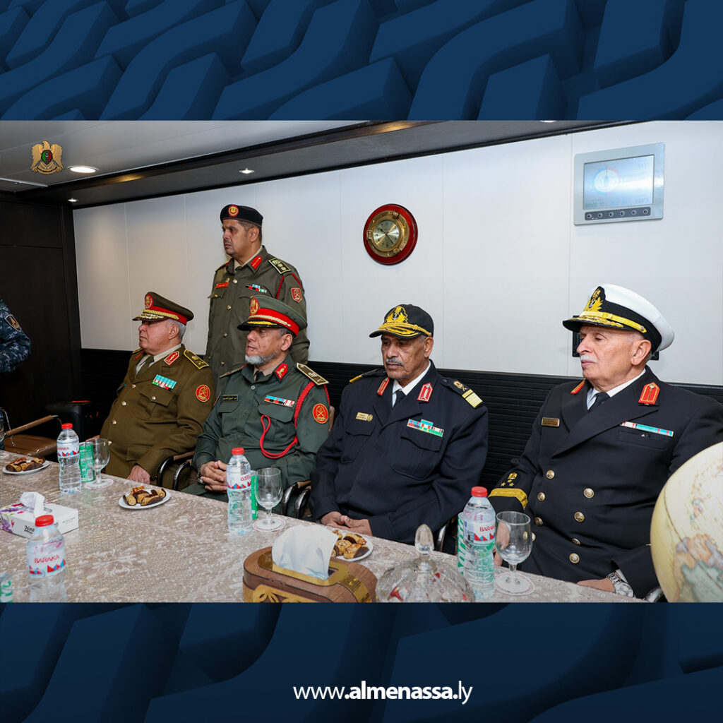 Extra 10.jpg15 10 نائب القائد العام يزور الفرقاطة المصرية "سجم بورسعيد 976" بقاعدة بنغازي البحرية