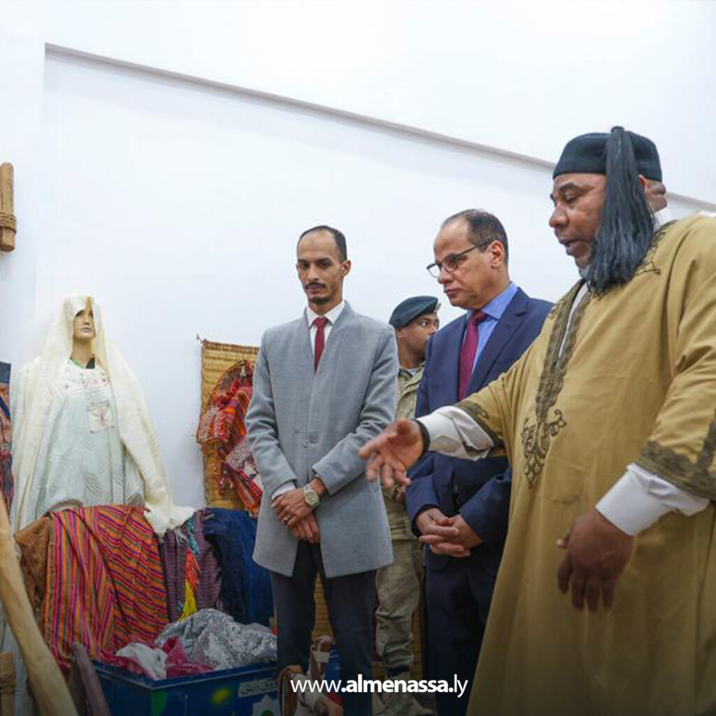 Extra 104.jpg2 104 نائب رئيس الحكومة يزور مركز المأثورات الشعبية بسبها ويطلع على جهود حفظ التراث الجنوبي