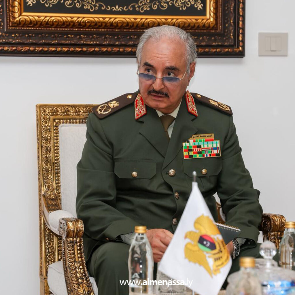 Extra 11.jpg1111111 11 القائد العام للقوات المسلحة يجتمع مع الحكومة لمناقشة أزمتي السيولة والوقود