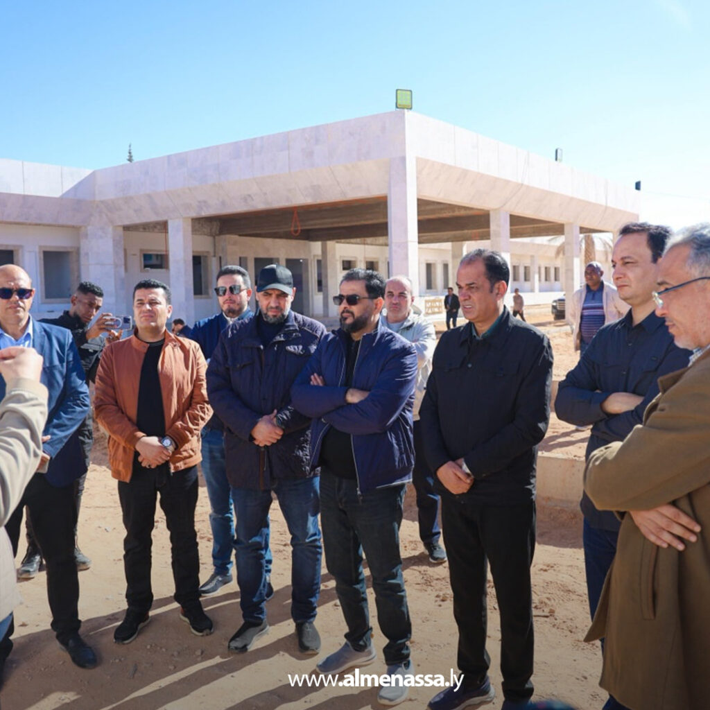Extra 11.jpg14 11 رئيس الحكومة ومدير عام صندوق التنمية يجريان جولة تفقدية لعدد من المرافق الحيوية في براك الشاطئ