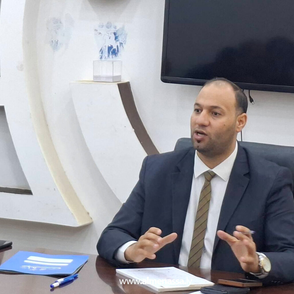 Extra 117 عميد بلدية الكفرة يعقد اجتماعه الأول مع رؤساء الإدارات والأقسام بالمجلس البلدي