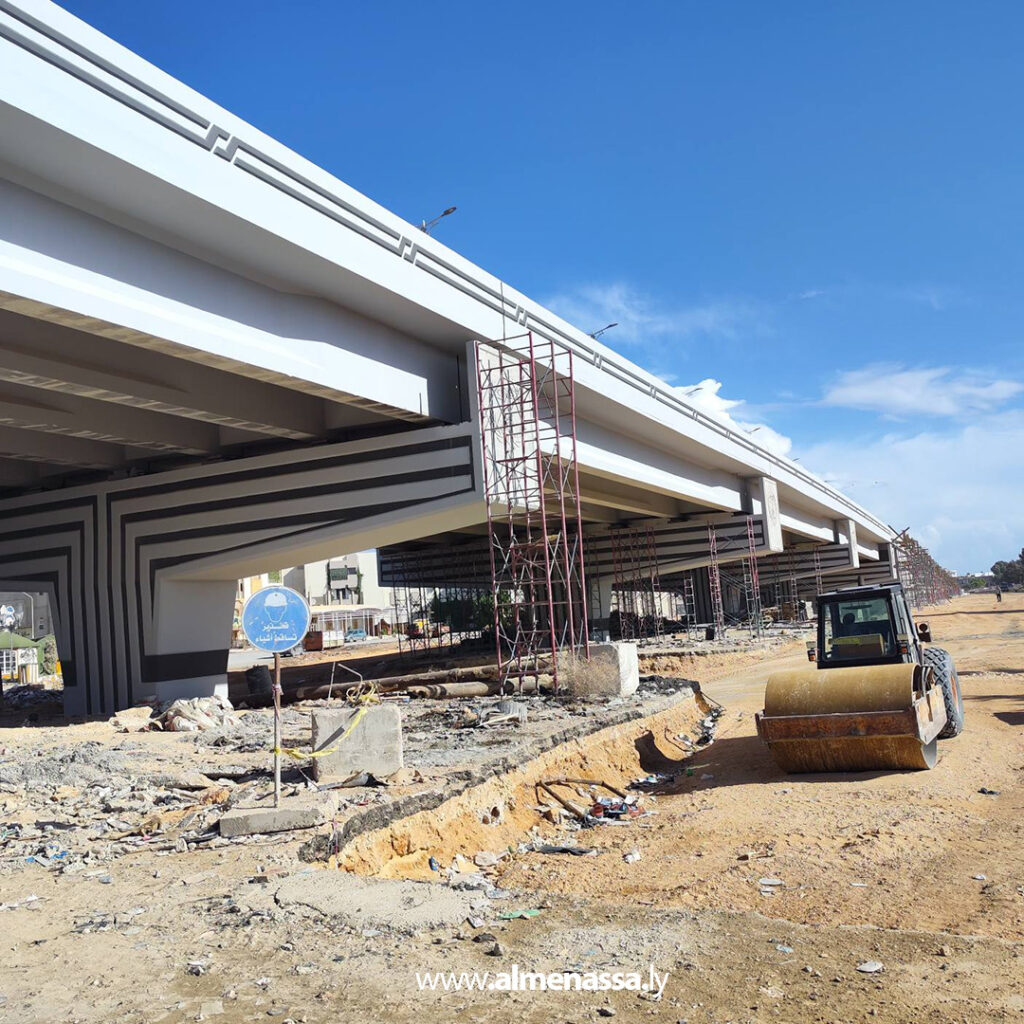 Extra 118 عميد بلدية طبرق يتابع سير العمل في مشروع كوبري الكرامة