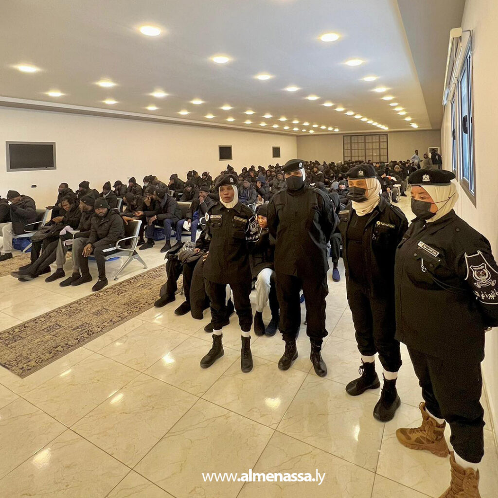 Extra 12.jpg11 12 مكافحة الهجرة: ترحيل مهاجرين من طرابلس إلى نيجيريا