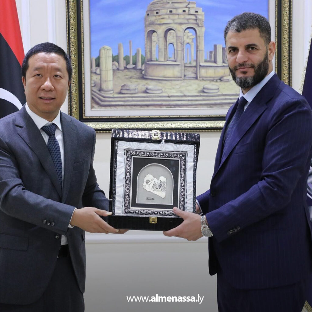 Extra 12.jpg2 12 الطرابلسي يبحث مع القائم بالأعمال بسفارة الصين تطوير التعاون الأمني والتقني
