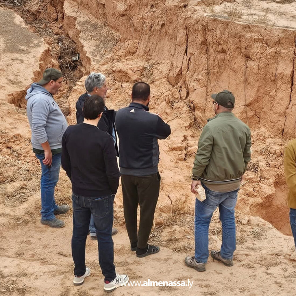 Extra 13.jpg11111 13 فريق جيولوجي يباشر معاينة الانهيارات الأرضية في أولاد أبوعائشة ببلدية اسبيعة