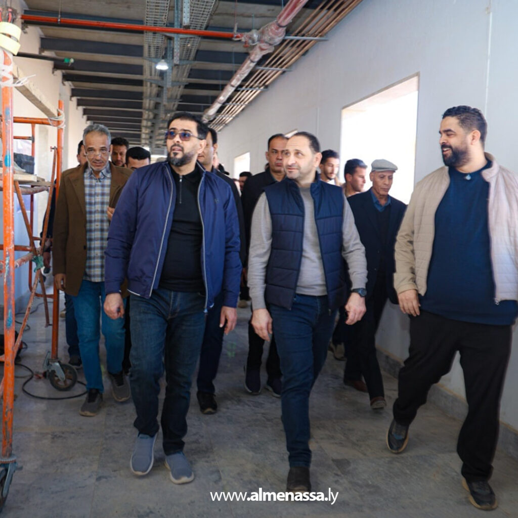 Extra 13.jpg13 13 رئيس الحكومة ومدير عام صندوق التنمية يجريان جولة تفقدية لعدد من المرافق الحيوية في براك الشاطئ