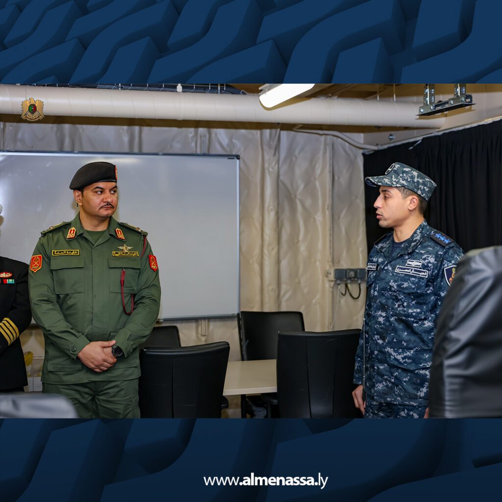 Extra 139.jpg11 139 نائب القائد العام يزور الفرقاطة المصرية "سجم بورسعيد 976" بقاعدة بنغازي البحرية