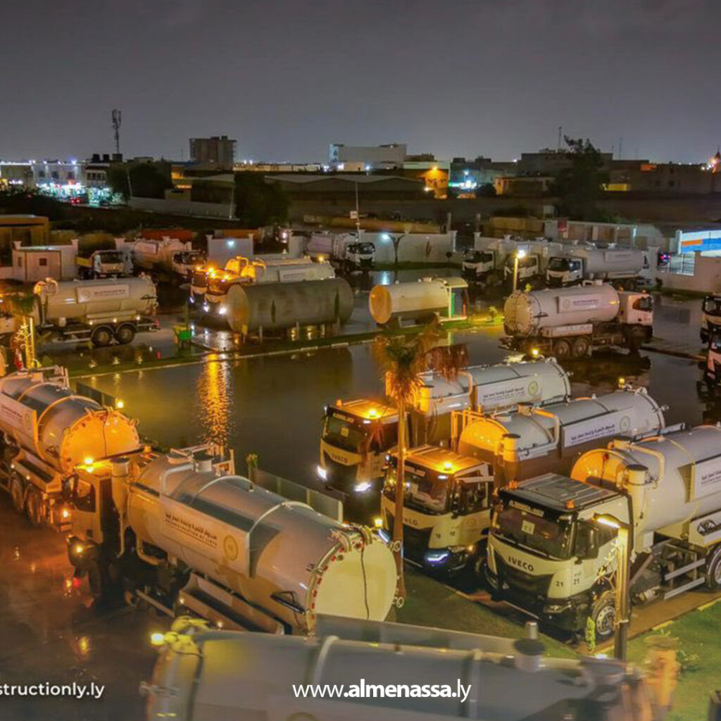 Extra 14.jpg1111 14 فرق الطوارئ بصندوق الإعمار تتحرك فورًا لمعالجة تجمعات مياه الأمطار