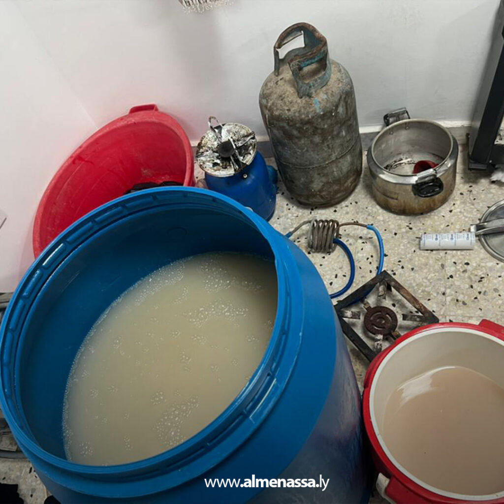 Extra 142.jpg2 142 ضبط مصنع خمور في بوعطني بواسطة جهاز البحث الجنائي