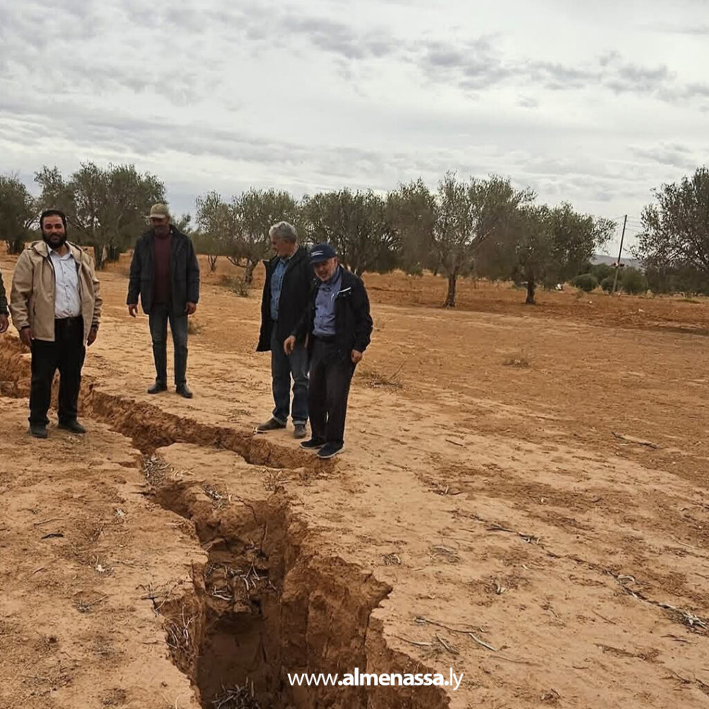 Extra 18.jpg1111 18 فريق جيولوجي يباشر معاينة الانهيارات الأرضية في أولاد أبوعائشة ببلدية اسبيعة