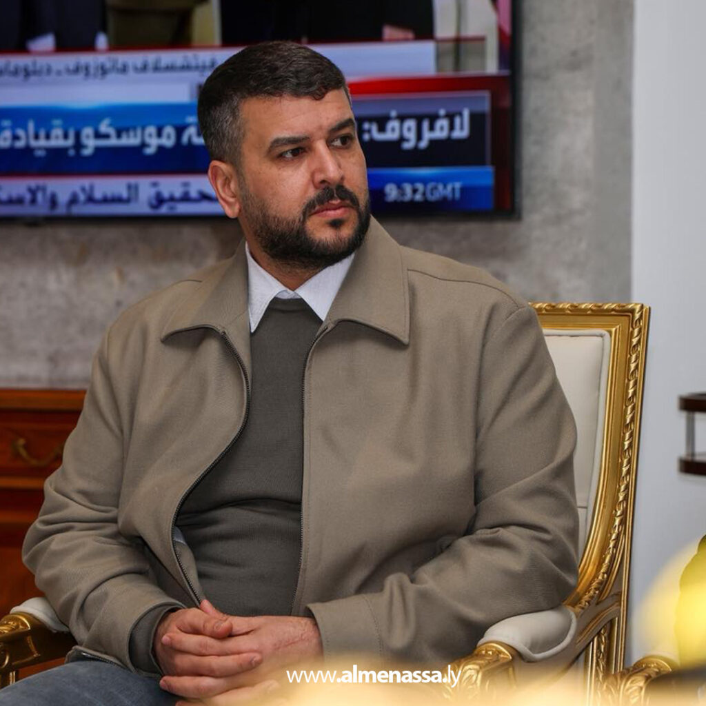 Extra 18.jpg111111 18 القائد العام للقوات المسلحة يجتمع مع الحكومة لمناقشة أزمتي السيولة والوقود