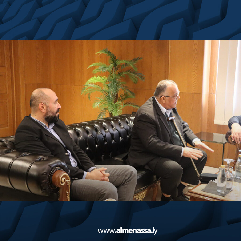 Extra 182 رئيس المجلس التسييري لبلدية بنغازي يجتمع بأصحاب الأعمال لمناقشة تطوير الحركة الاقتصادية