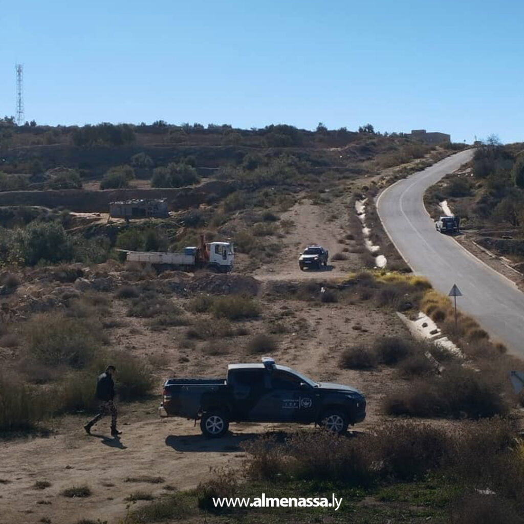 إنفاذ القانون يُنهي إزالة التعديات على مسارات النهر الصناعي في الجبل الغربي 2 Extra 195.jpg11 195