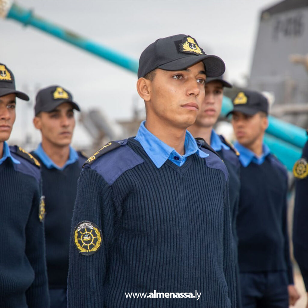 Extra 2.jpg11111111111 2 طلبة الكلية البحرية يقومون بزيارة قاعدة بنغازي البحرية ضمن برنامج التدريب العملي