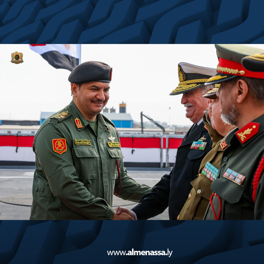 Extra 2.jpg32 2 نائب القائد العام يزور الفرقاطة المصرية "سجم بورسعيد 976" بقاعدة بنغازي البحرية