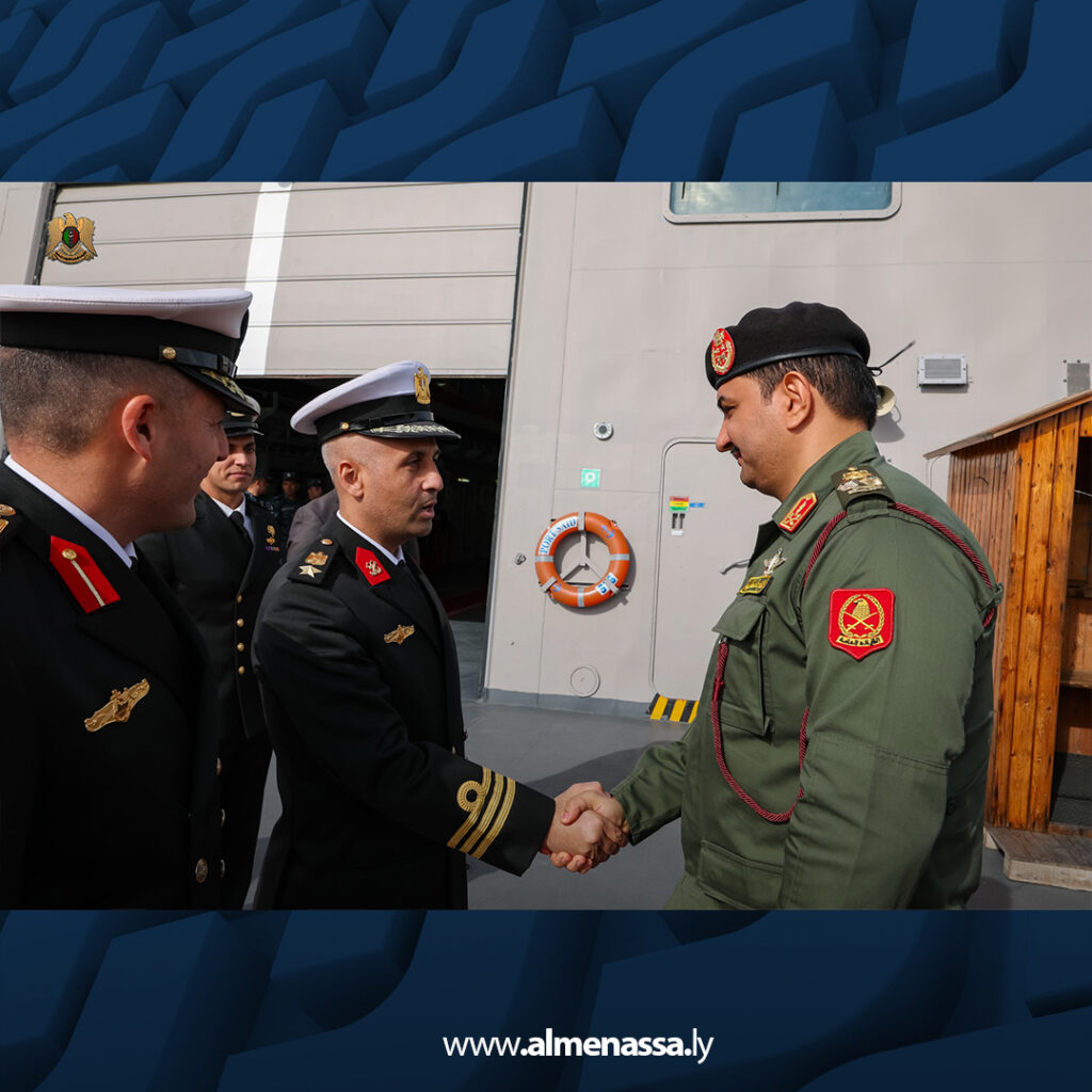 Extra 2.jpg36 2 نائب القائد العام يزور الفرقاطة المصرية "سجم بورسعيد 976" بقاعدة بنغازي البحرية