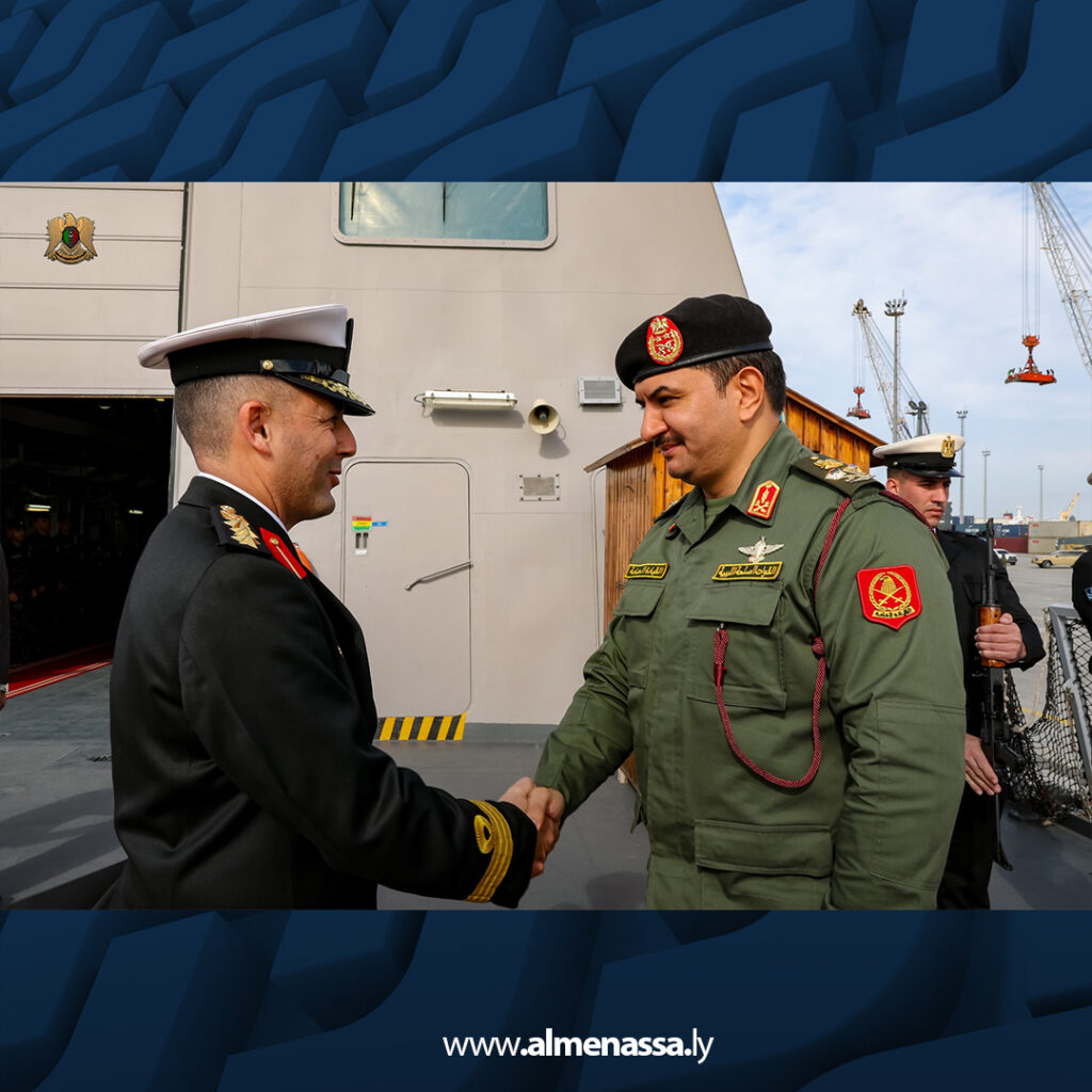 Extra 2.jpg38 2 نائب القائد العام يزور الفرقاطة المصرية "سجم بورسعيد 976" بقاعدة بنغازي البحرية