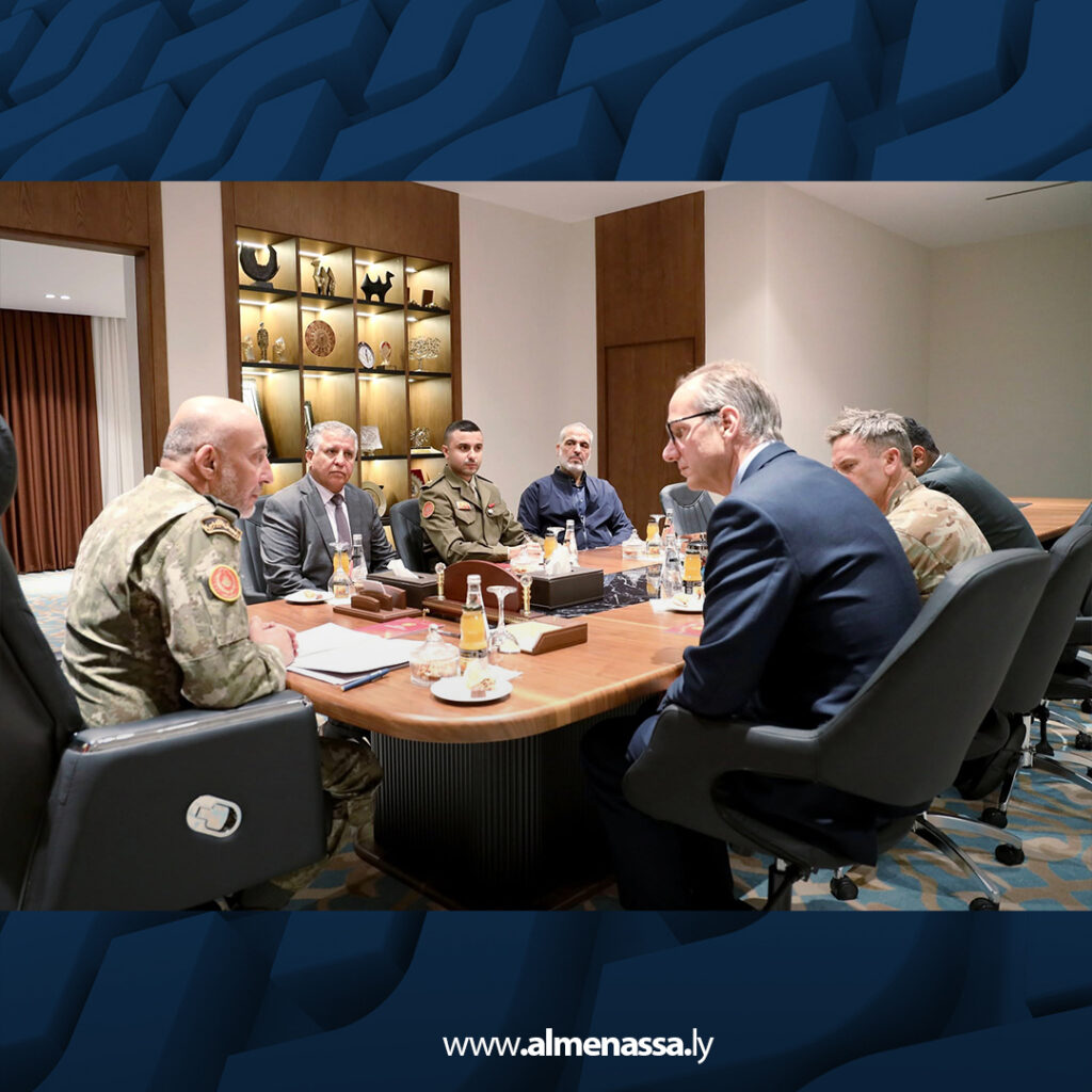 Extra 2.jpg3 2 الفريق محمد الحداد يبحث مع السفير البريطاني الجديد تطوير التعاون العسكري