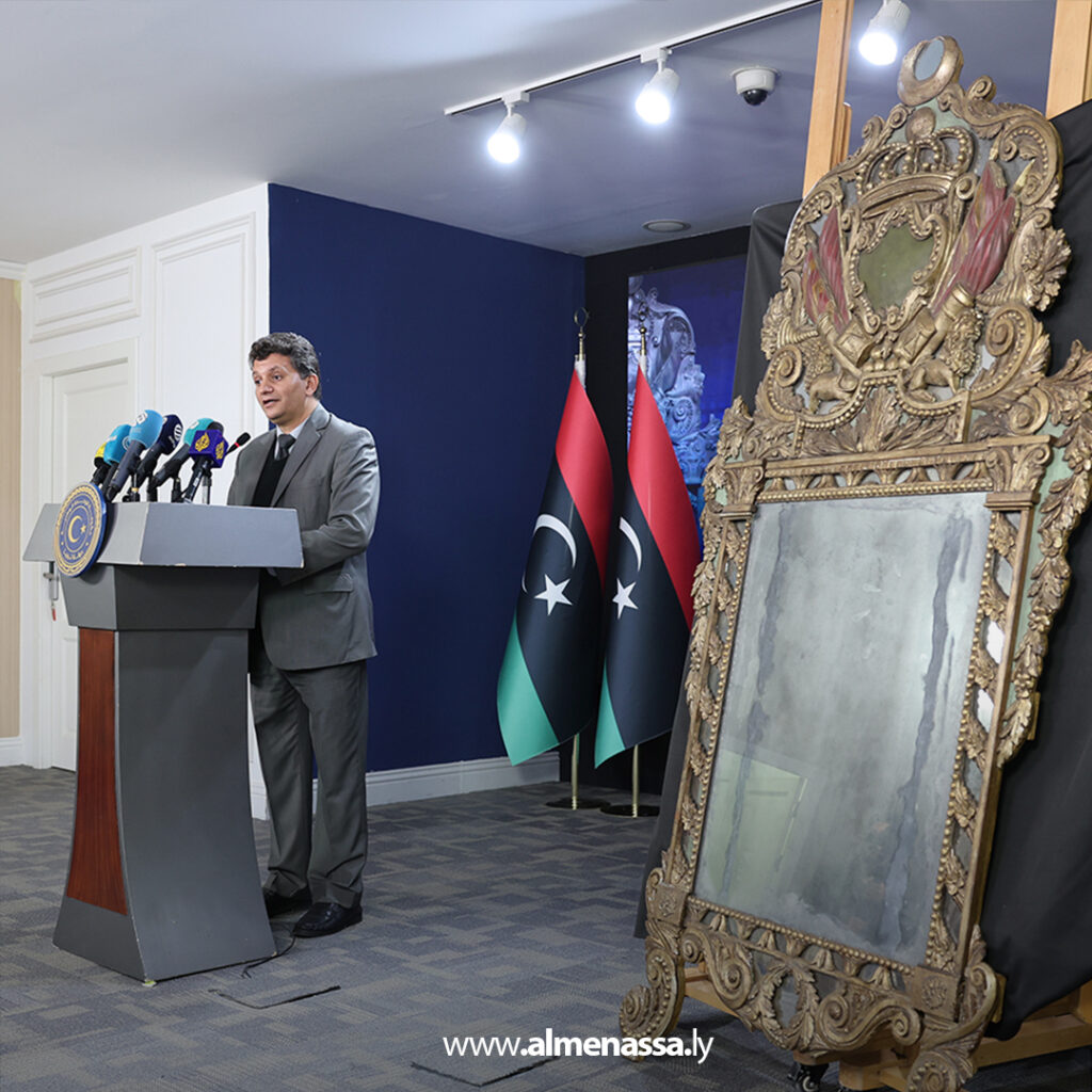 Extra 2.jpg7 2 بحضور الدبيبة .. مصلحة الآثار تتسلم مرآة قرمانلية نادرة تعود للقرن التاسع عشر