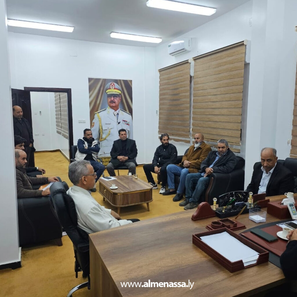 Extra 214 رئيس ديوان الخدمة المدنية يشرف على إجراءات التسليم والاستلام بمكتب الخدمة بلدية سلوق