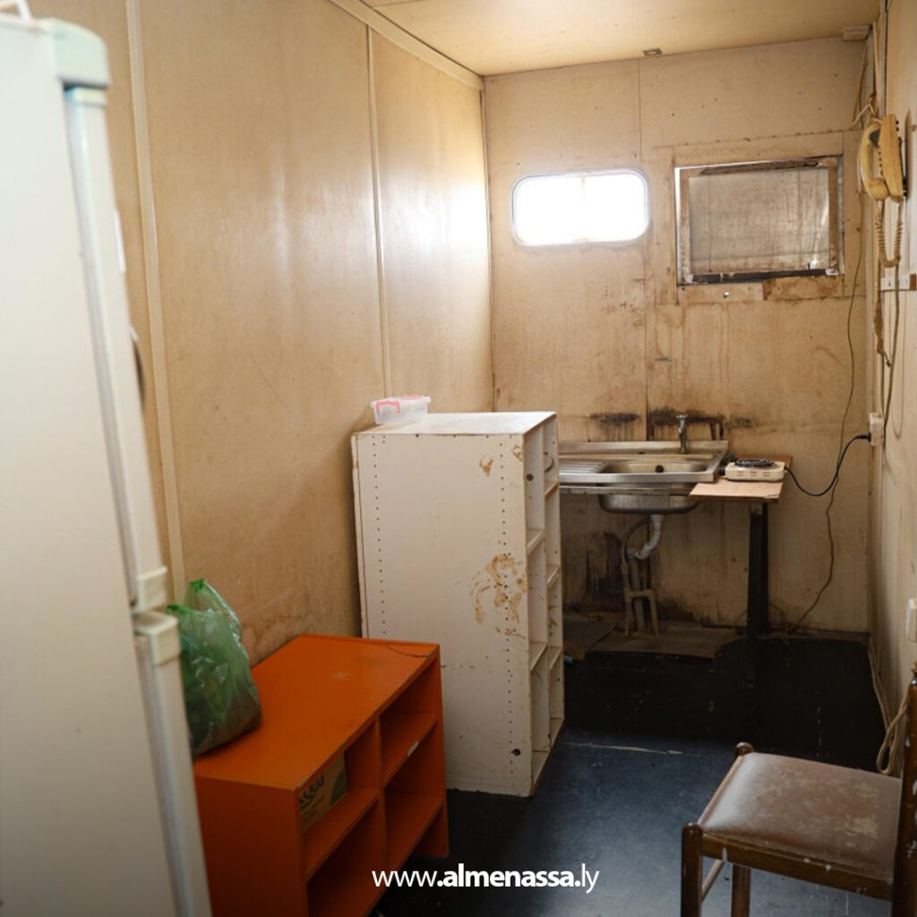 Extra 23.jpg10 23 رئيس الحكومة ومدير عام صندوق التنمية يجريان جولة تفقدية لعدد من المرافق الحيوية في براك الشاطئ