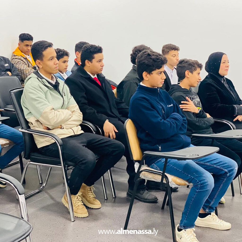 Extra 3.jpg11111111 3 جولة تثقيفية لطلبة ثانوية الوحدة الوطنية بإشراف قسم التوعية والتثقيف الصحي بعيادة خالد بن الوليد