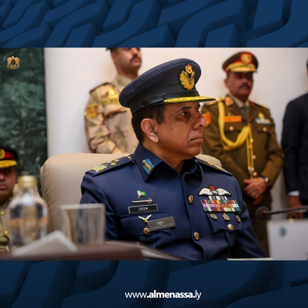 Extra 30.jpg8 30 نائب القائد العام للقوات المسلحة يعقد اجتماعا موسعا مع قائد الجيش الباكستاني