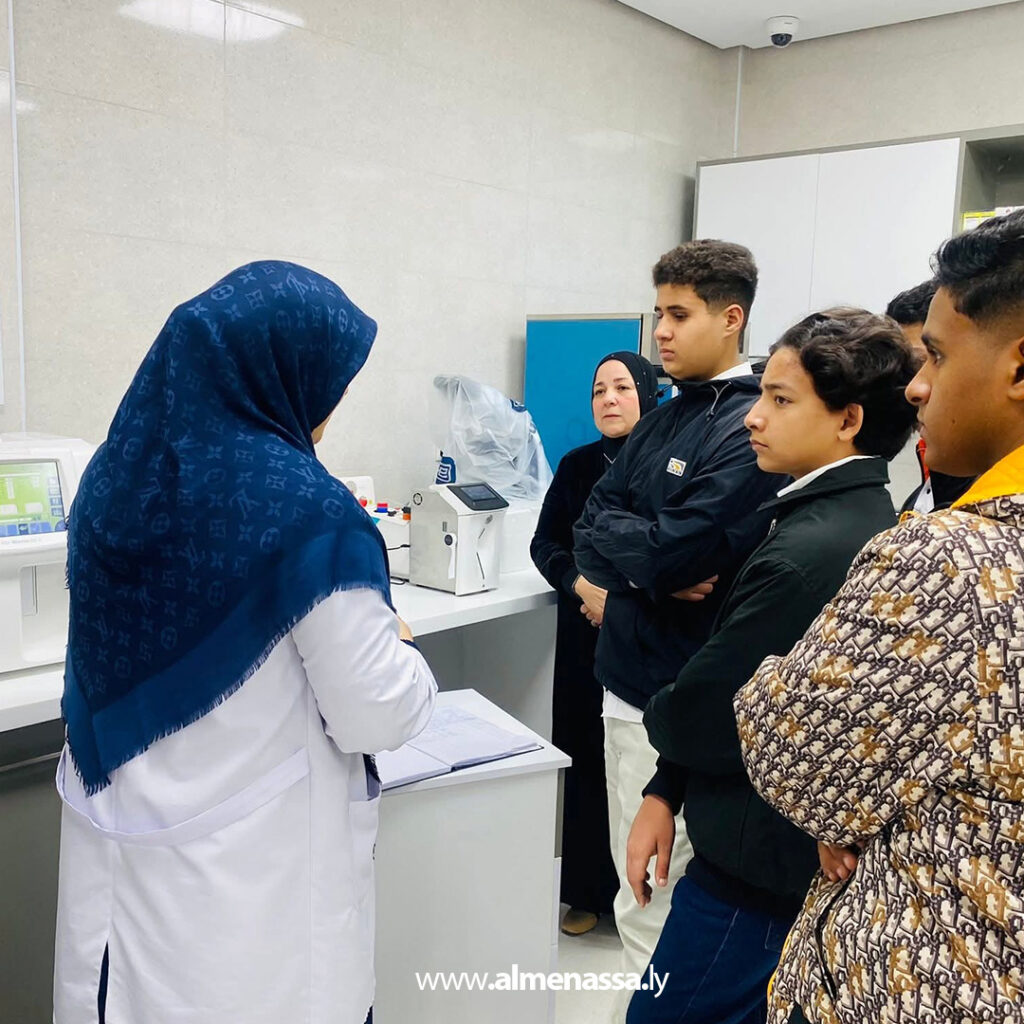 Extra 33.jpg1 33 جولة تثقيفية لطلبة ثانوية الوحدة الوطنية بإشراف قسم التوعية والتثقيف الصحي بعيادة خالد بن الوليد