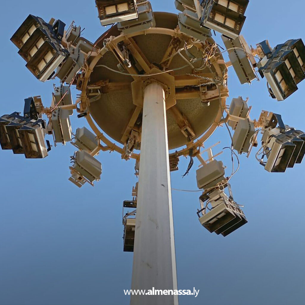 تشغيل أعمدة الإنارة بمدخل طرابلس الغربي بعد استكمال أعمال الصيانة 1 Extra 330