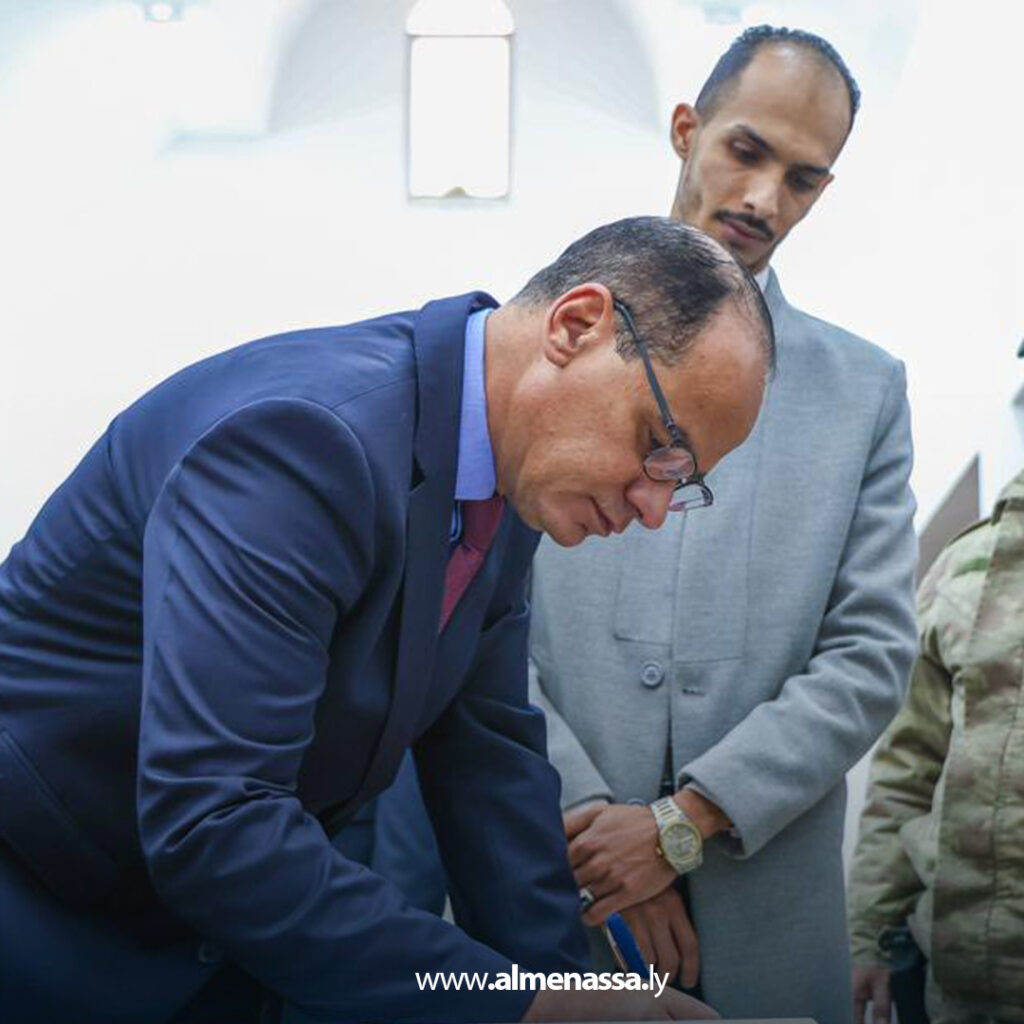 Extra 34.jpg7 34 نائب رئيس الحكومة يزور مركز المأثورات الشعبية بسبها ويطلع على جهود حفظ التراث الجنوبي