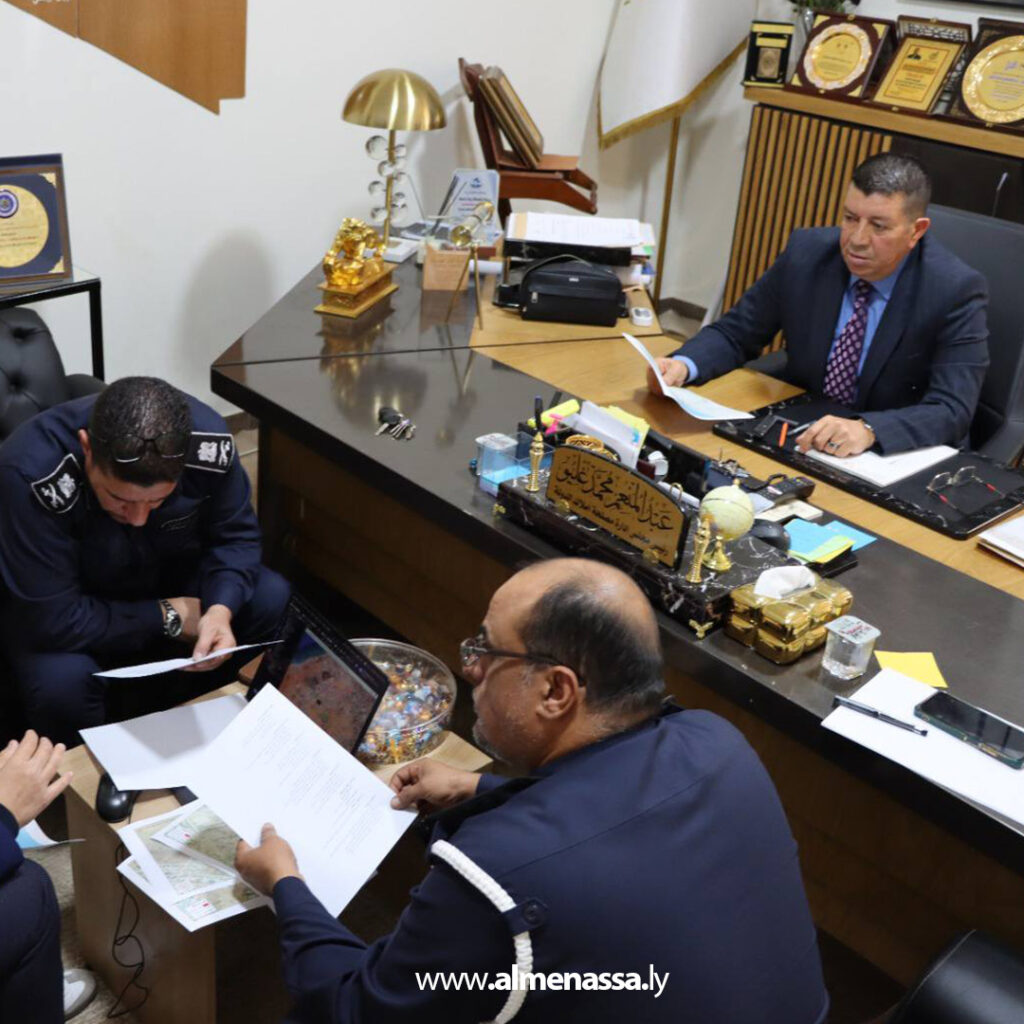 Extra 37.jpg1 37 رئيس مصلحة أملاك الدولة يناقش مع المرور حل مشكلة مبيت الشاحنات داخل الأحياء السكنية