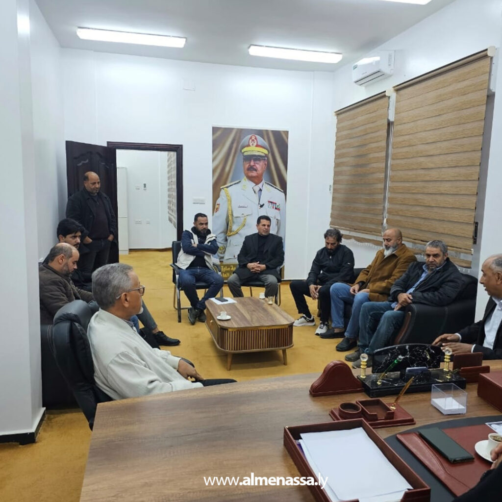 Extra 38.jpg1111 38 رئيس ديوان الخدمة المدنية يشرف على إجراءات التسليم والاستلام بمكتب الخدمة بلدية سلوق