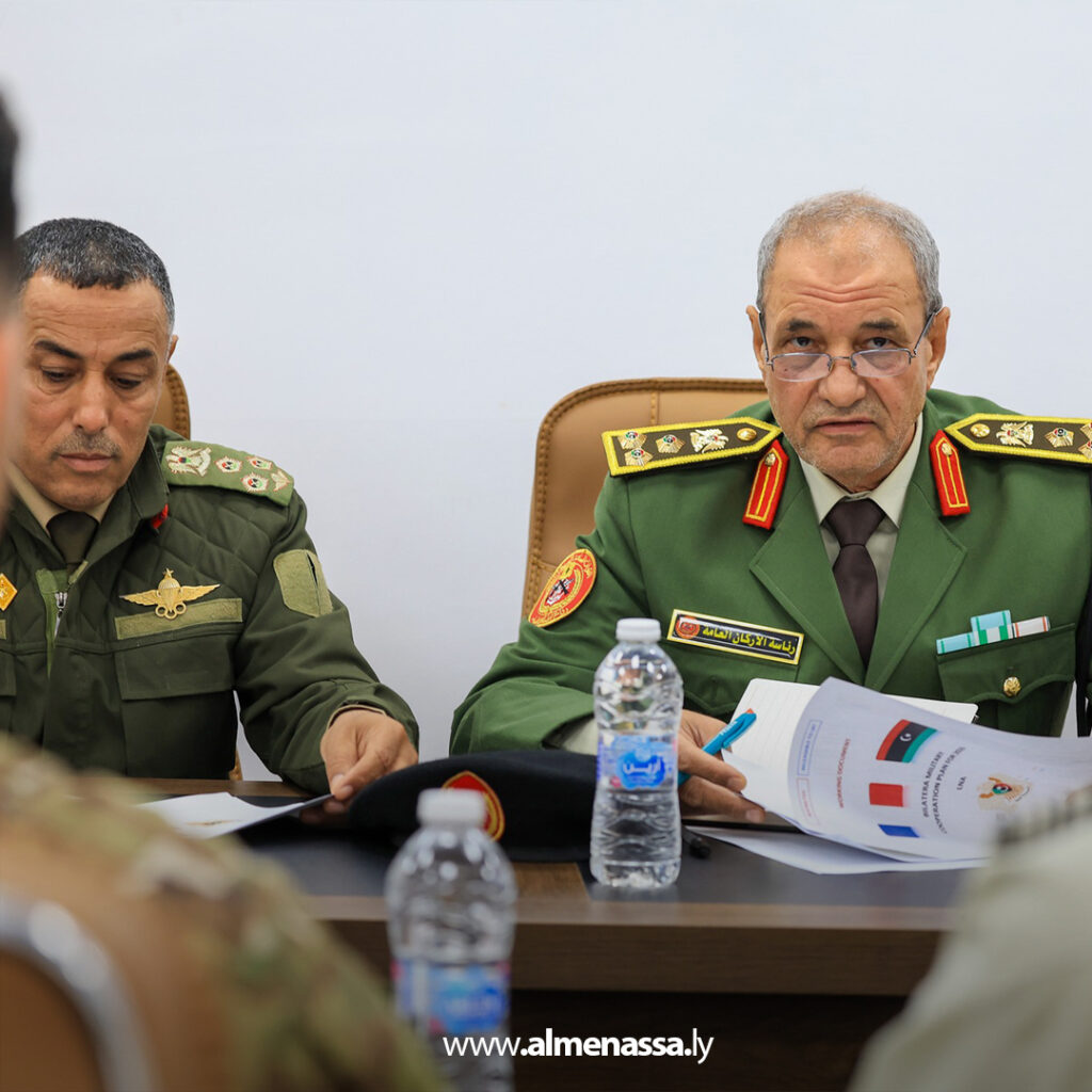 Extra 40.jpg6 40 الملحق العسكري الفرنسي يزور مدينة المشير خليفة حفتر العسكرية ويطلع على تجهيزاتها الحديثة
