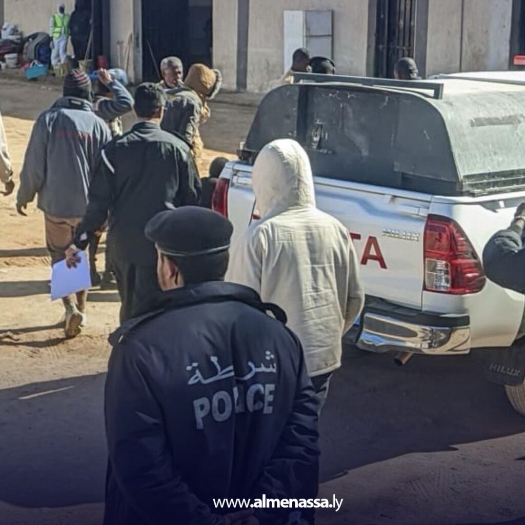 ضبط مركبة تقل 14 مهاجر خلال مرورها من سبها إلى طرابلس 2 Extra 400