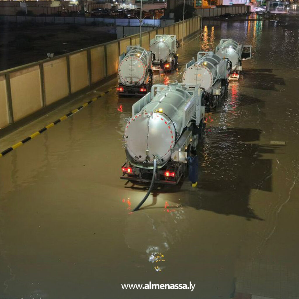 Extra 45.jpg1 45 فرق الطوارئ بصندوق الإعمار تتحرك فورًا لمعالجة تجمعات مياه الأمطار