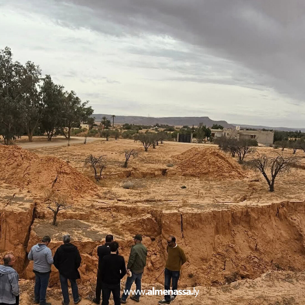 Extra 48.jpg11 48 فريق جيولوجي يباشر معاينة الانهيارات الأرضية في أولاد أبوعائشة ببلدية اسبيعة