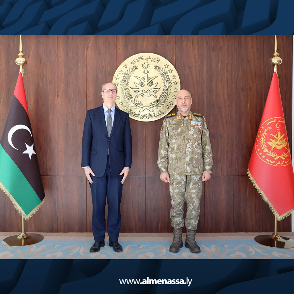 Extra 5.jpg2 5 الفريق محمد الحداد يبحث مع السفير البريطاني الجديد تطوير التعاون العسكري