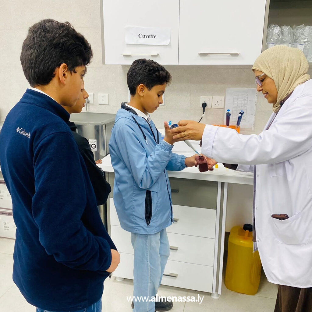 Extra 50 جولة تثقيفية لطلبة ثانوية الوحدة الوطنية بإشراف قسم التوعية والتثقيف الصحي بعيادة خالد بن الوليد