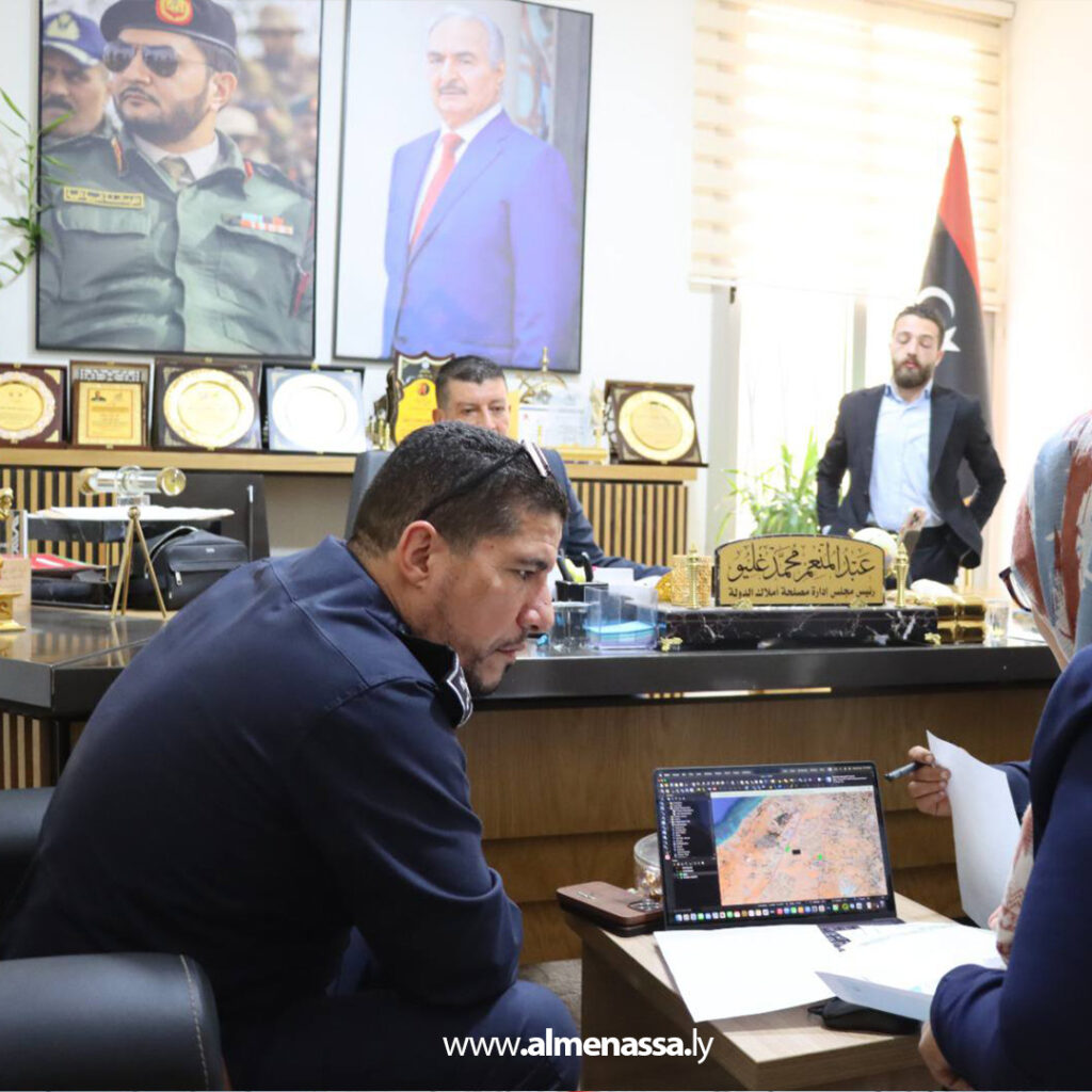 Extra 54 رئيس مصلحة أملاك الدولة يناقش مع المرور حل مشكلة مبيت الشاحنات داخل الأحياء السكنية