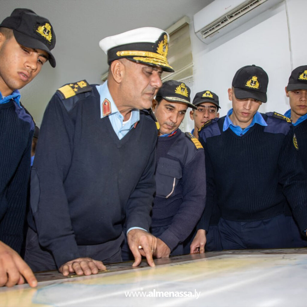 Extra 55 طلبة الكلية البحرية يقومون بزيارة قاعدة بنغازي البحرية ضمن برنامج التدريب العملي