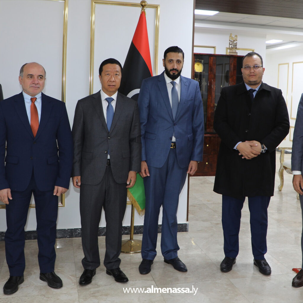 Extra 56 وكيل وزارة الاقتصاد والتجارة يستقبل القائم بالأعمال الصيني لبحث التعاون الاقتصادي