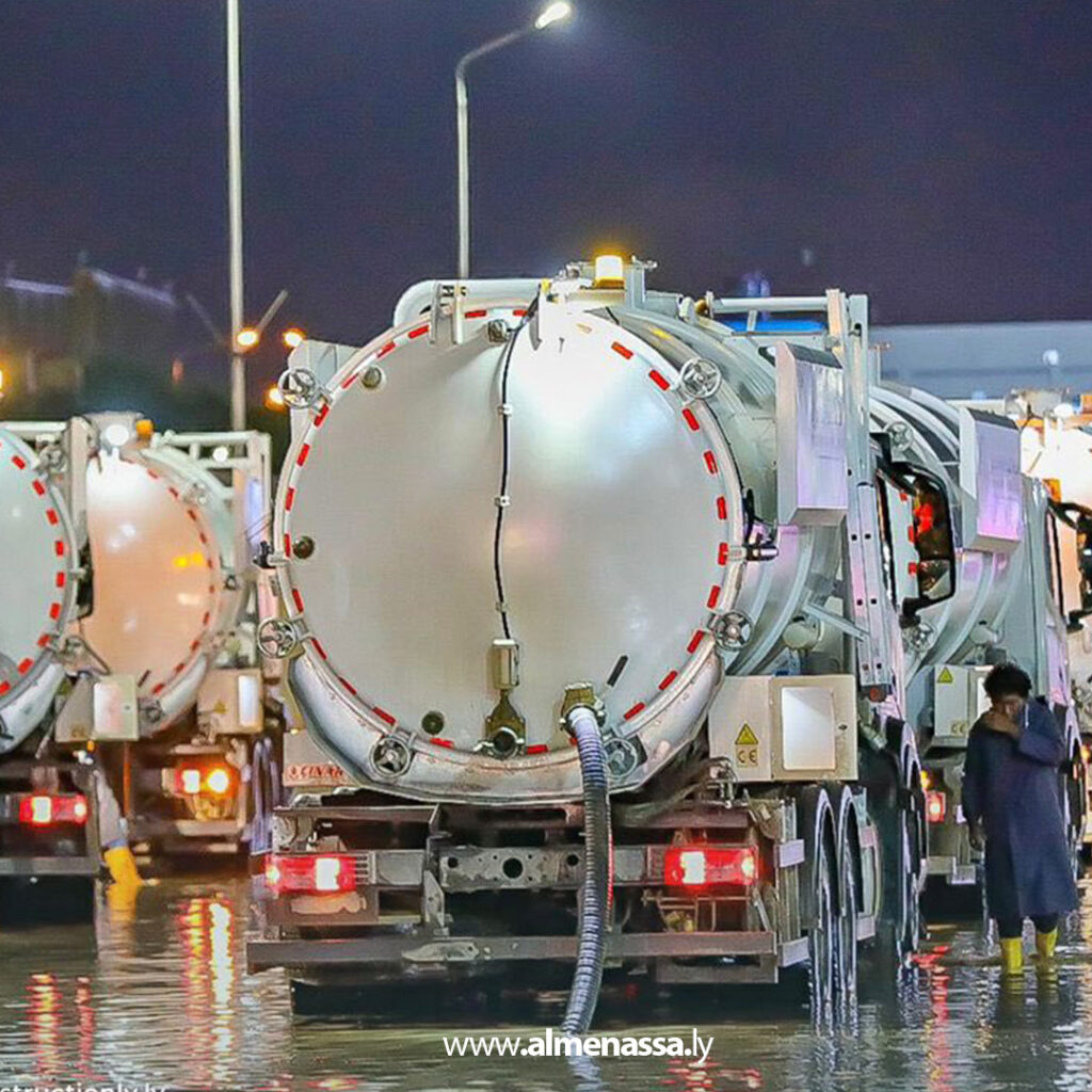 Extra 6.jpg11111111 6 فرق الطوارئ بصندوق الإعمار تتحرك فورًا لمعالجة تجمعات مياه الأمطار