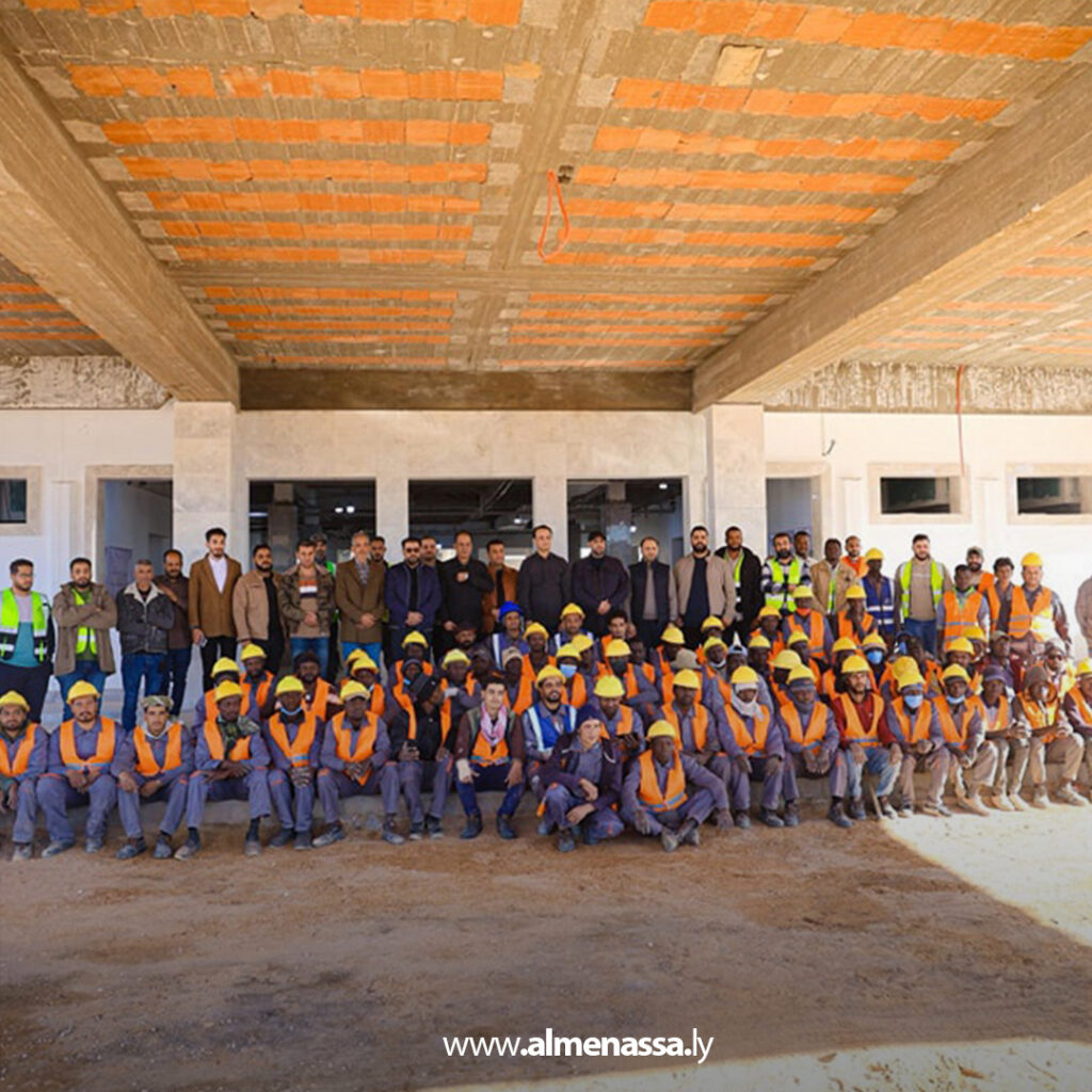 Extra 6.jpg20 6 رئيس الحكومة ومدير عام صندوق التنمية يجريان جولة تفقدية لعدد من المرافق الحيوية في براك الشاطئ