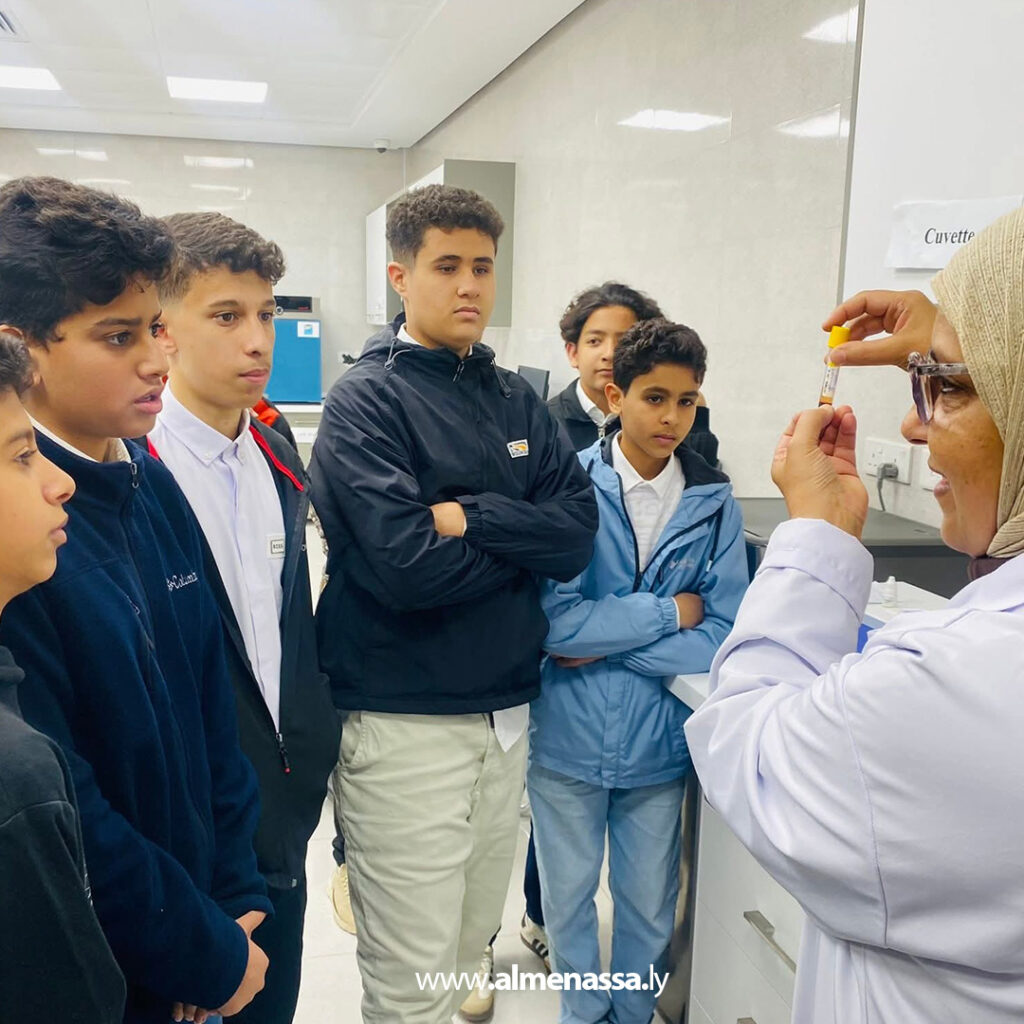 Extra 7.jpg11111 7 جولة تثقيفية لطلبة ثانوية الوحدة الوطنية بإشراف قسم التوعية والتثقيف الصحي بعيادة خالد بن الوليد