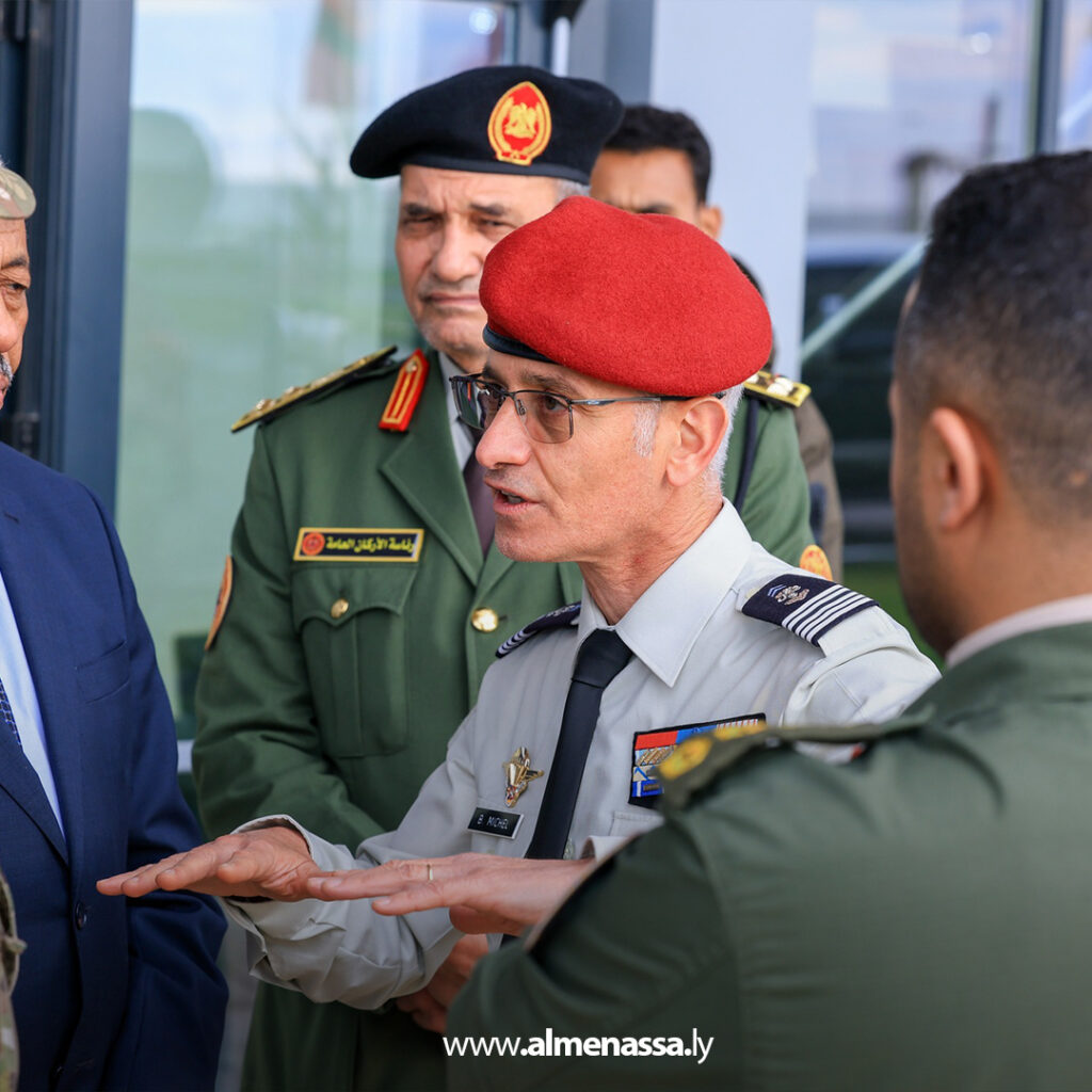 Extra 7.jpg15 7 الملحق العسكري الفرنسي يزور مدينة المشير خليفة حفتر العسكرية ويطلع على تجهيزاتها الحديثة