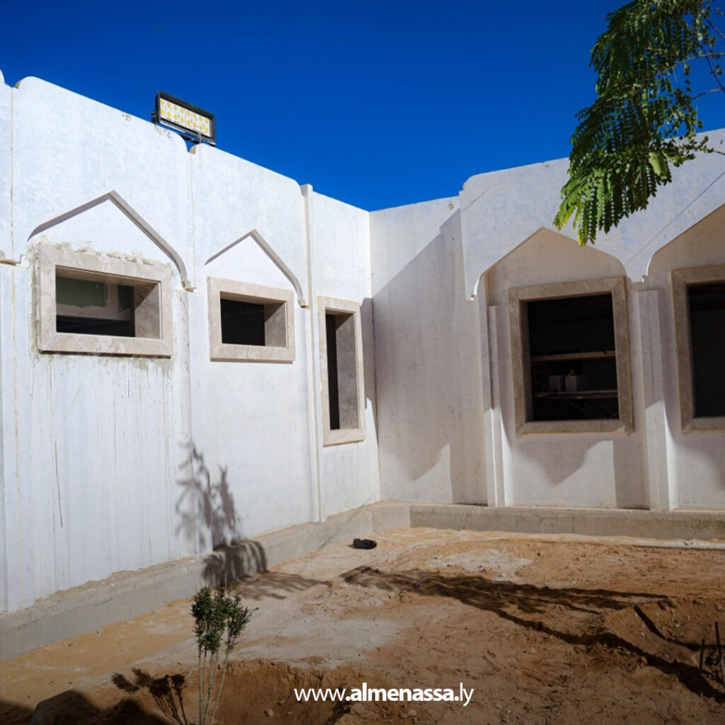 Extra 7.jpg21 7 رئيس الحكومة ومدير عام صندوق التنمية يجريان جولة تفقدية لعدد من المرافق الحيوية في براك الشاطئ