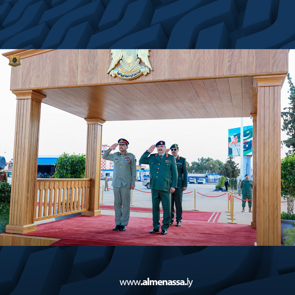 Extra 71.jpg4 71 القائد العام يستقبل قائد الجيش الباكستاني تعزيزا للتعاون العسكري والعلاقات الثنائية