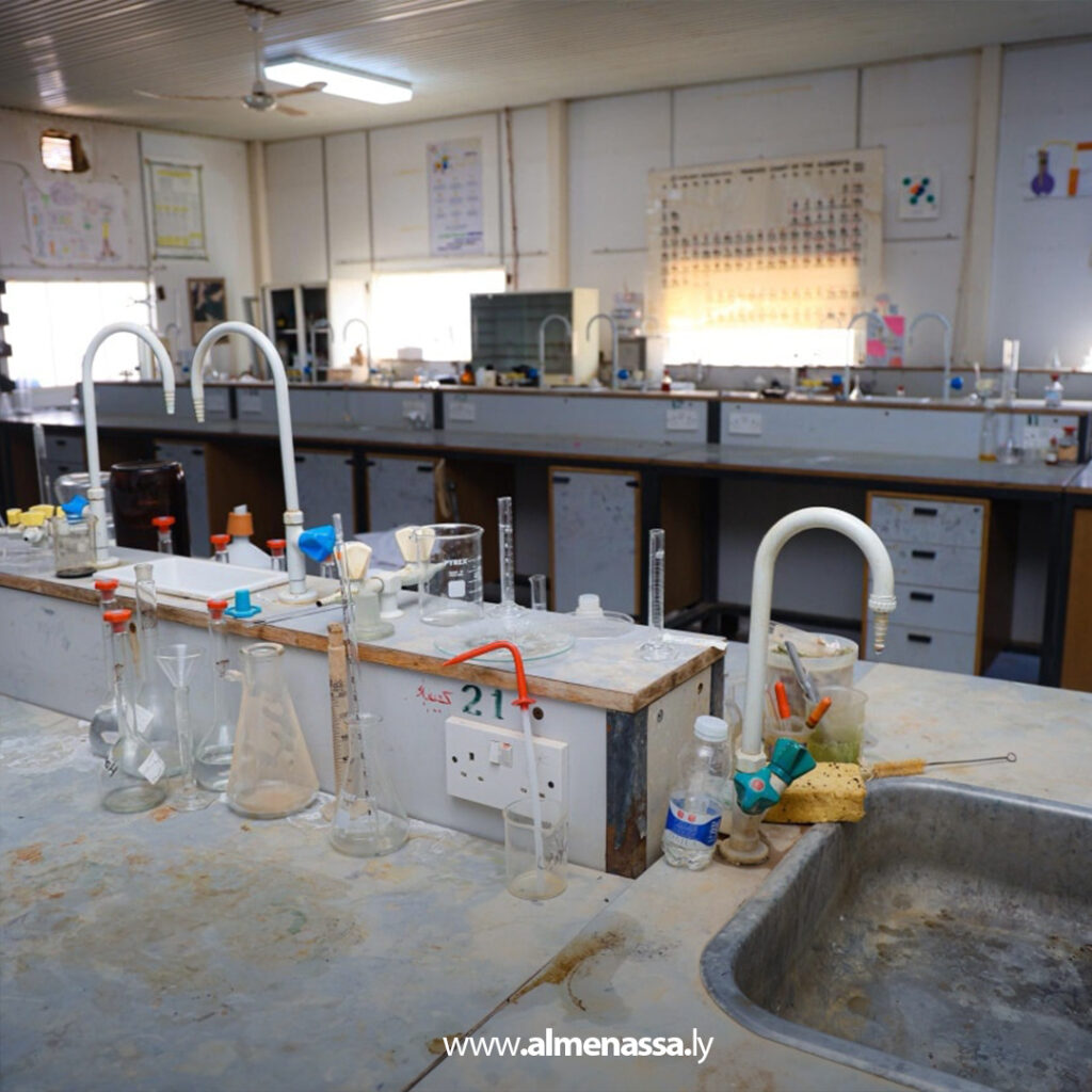 Extra 71.jpg5 71 رئيس الحكومة ومدير عام صندوق التنمية يجريان جولة تفقدية لعدد من المرافق الحيوية في براك الشاطئ